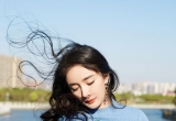 杨幂卡通印花裙与牛仔短裙性感写真图片