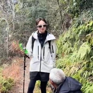 浙江一女生户外徒步触发支线找牛任务：40 多分钟帮大爷找到 4 只牛 ...