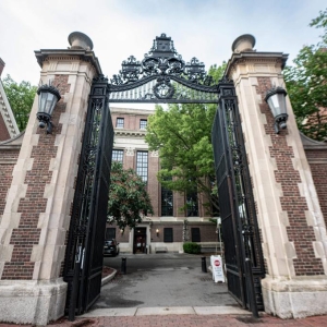 美国政府升级对哈佛大学限制举措