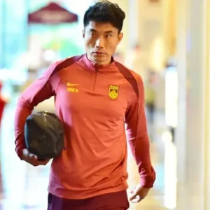 曝43岁郑智将执教青岛西海岸：接替邵佳一 中超结束后走马上任 ...