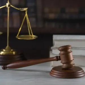 男子与堂哥合谋车祸撞死7岁儿子骗保，被判死刑